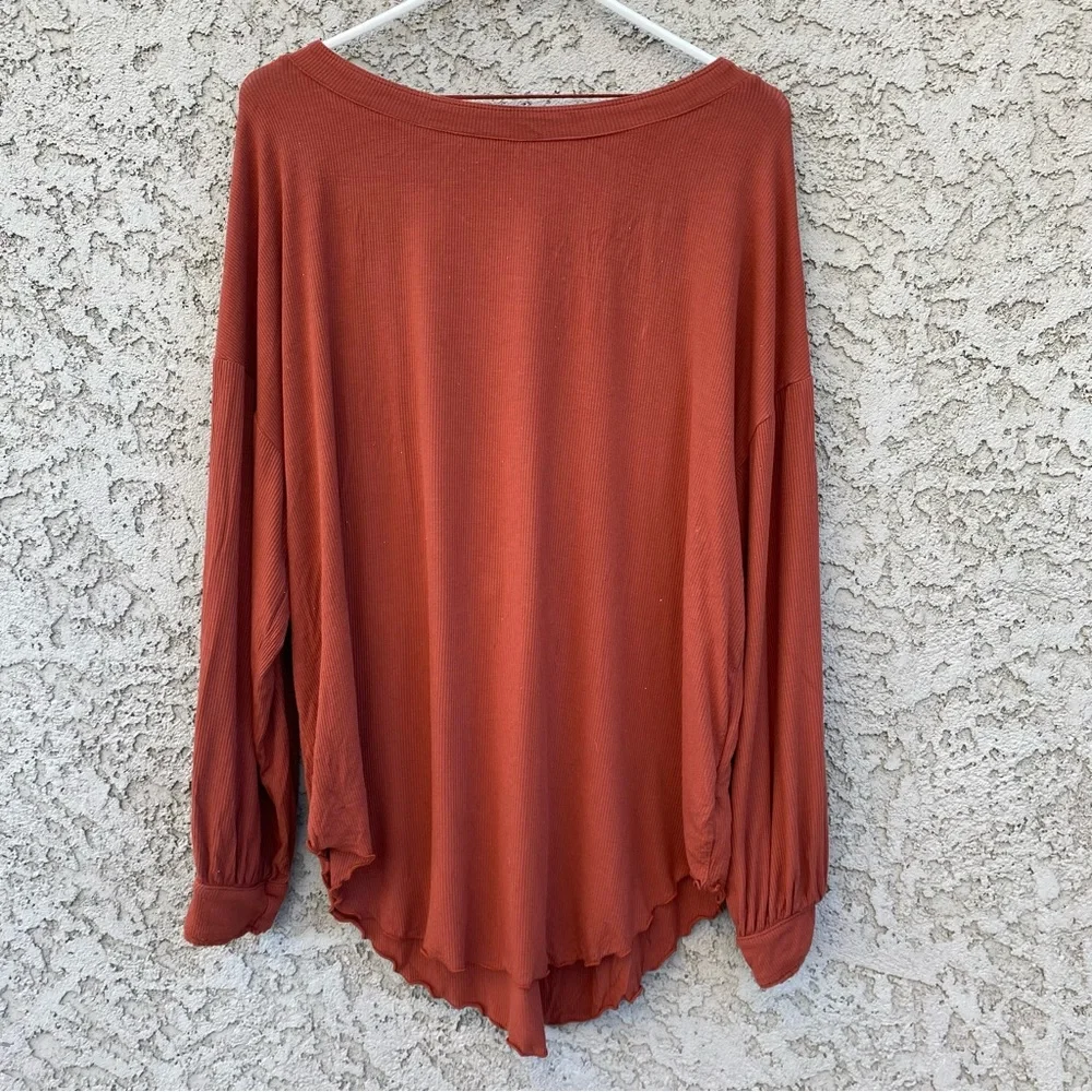 FREE PEOPLE Open Back Ribbed Long Sleeved Flowy Top